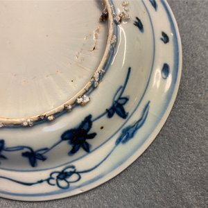 Three small Chinese blue and white plates, Ming and Kangxi — photo 6
