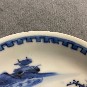Three small Chinese blue and white plates, Ming and Kangxi — photo 7
