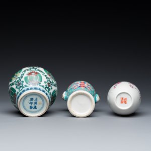 Three small Chinese doucai and famille rose vases, 19/20th C. — photo 7