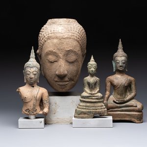 Three Southeast Asian bronze Buddhas and a stone head of Buddha, 18th C. — photo 1