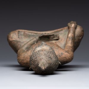 Three Southeast Asian bronze Buddhas and a stone head of Buddha, 18th C. — photo 12