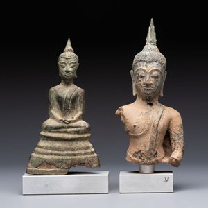 Three Southeast Asian bronze Buddhas and a stone head of Buddha, 18th C. — photo 14