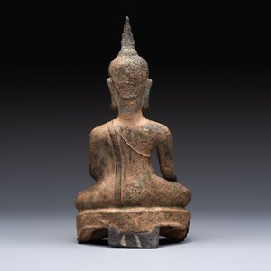 Three Southeast Asian bronze Buddhas and a stone head of Buddha, 18th C. — photo 10