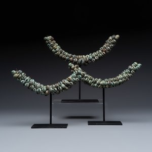 Three strings of Khmer bronze bells, Angkor Wat period, Cambodia, 12/13th C. — foto 1