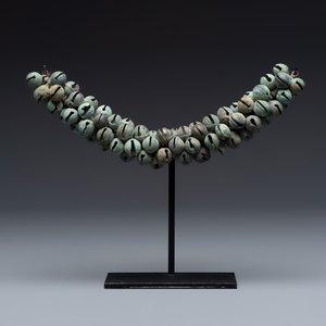 Three strings of Khmer bronze bells, Angkor Wat period, Cambodia, 12/13th C. — foto 2