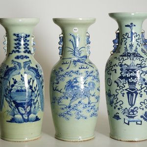 Three tall Chinese blue and white on celadon ground vases, 19th C. — photo 7