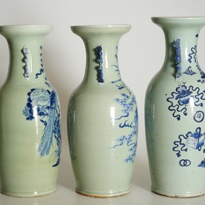 Three tall Chinese blue and white on celadon ground vases, 19th C. — photo 10
