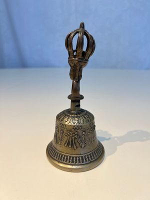 Three Tibetan bronze ritual bells and a bronze Buddha, 19th C. — 照片 14