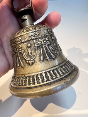 Three Tibetan bronze ritual bells and a bronze Buddha, 19th C. — 照片 15