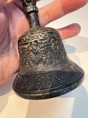 Three Tibetan bronze ritual bells and a bronze Buddha, 19th C. — 照片 23