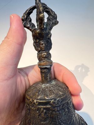 Three Tibetan bronze ritual bells and a bronze Buddha, 19th C. — 照片 24