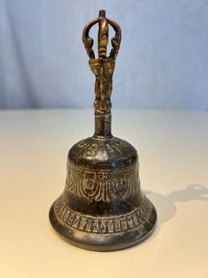 Three Tibetan bronze ritual bells and a bronze Buddha, 19th C. — 照片 27