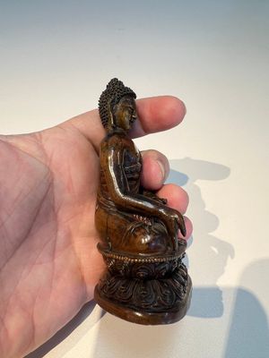 Three Tibetan bronze ritual bells and a bronze Buddha, 19th C. — 照片 3
