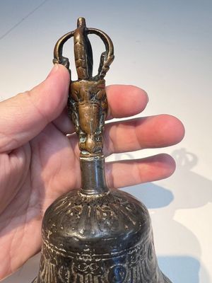 Three Tibetan bronze ritual bells and a bronze Buddha, 19th C. — 照片 31