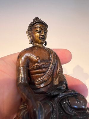 Three Tibetan bronze ritual bells and a bronze Buddha, 19th C. — 照片 7