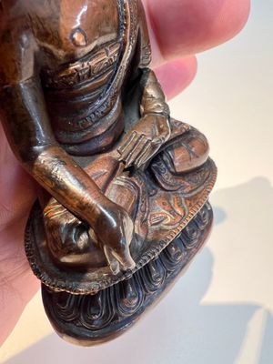 Three Tibetan bronze ritual bells and a bronze Buddha, 19th C. — 照片 9