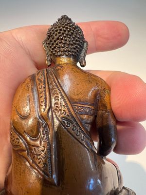Three Tibetan bronze ritual bells and a bronze Buddha, 19th C. — 照片 10
