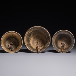 Three Tibetan bronze ritual bells and a bronze Buddha, 19th C. — 照片 7