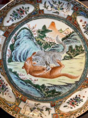Three unusual Chinese Canton famille rose plates, 19th C. — 照片 3
