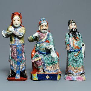 Three various Chinese famille rose figures, 19/20th C. — 照片 2