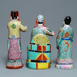 Three various Chinese famille rose figures, 19/20th C. — 照片 4