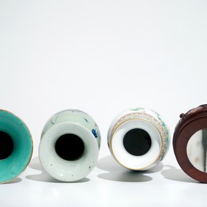Three various Chinese vases and an inlaid wooden stand with dreamstone, 19/20th C. — photo 5