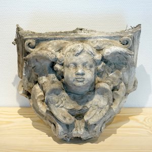 Three various plaster console with a winged angel, cherub and lion's head, 19/20th C., Bruges — photo 3