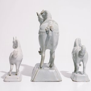 Three various white Dutch Delft horses, 18th C. — photo 5