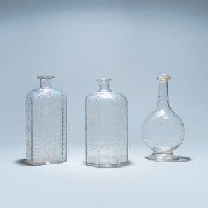 Three weel-cut glass bottles, probably Liege, 18/19th C. — 照片 1