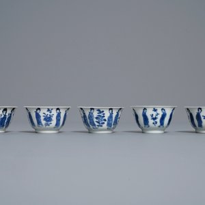 Tien Chinese blauw-witte koppen en schotels met Lange Lijzen, Kangxi — foto 6