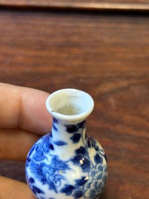 Tien Chinese blauw-witte vazen en snuifflessen, 19de eeuw — foto 14
