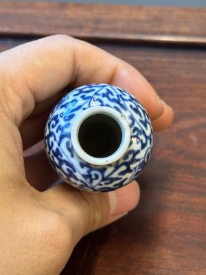 Tien Chinese blauw-witte vazen en snuifflessen, 19de eeuw — foto 37