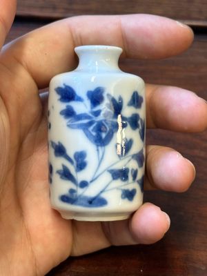 Tien Chinese blauw-witte vazen en snuifflessen, 19de eeuw — foto 40