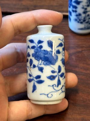 Tien Chinese blauw-witte vazen en snuifflessen, 19de eeuw — foto 50