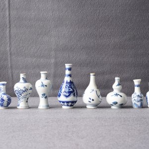 Tien Chinese blauwwitte miniatuur vaasjes, Kangxi — foto 10