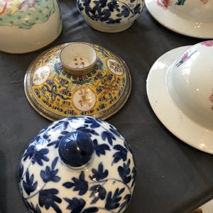 Tien diverse Chinees porseleinen deksels, 18e eeuw en later — foto 6