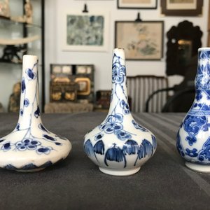 Tien fraaie Chinese blauwwitte miniatuur vaasjes, Kangxi — foto 11