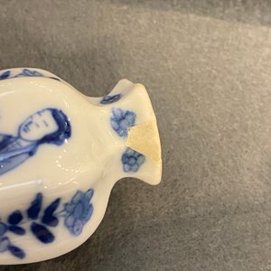 Tien overwegend Chinese blauw-witte, famille rose en Imari-stijl vaasjes, Kangxi en later — foto 30