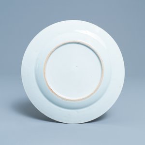 Treize assiettes en porcelaine de Chine famille rose à décor bianco sopra bianco, Qianlong — photo 9