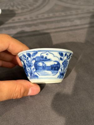 Treize soucoupes et douze tasses en porcelaine de Chine en bleu et blanc à décor figuratif, Kangxi/Yongzheng — photo 2