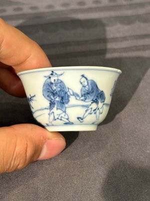 Treize soucoupes et douze tasses en porcelaine de Chine en bleu et blanc à décor figuratif, Kangxi/Yongzheng — photo 31