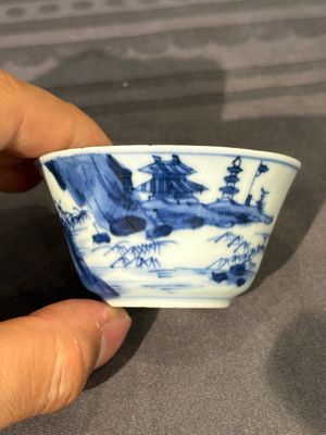 Treize soucoupes et douze tasses en porcelaine de Chine en bleu et blanc à décor figuratif, Kangxi/Yongzheng — photo 34