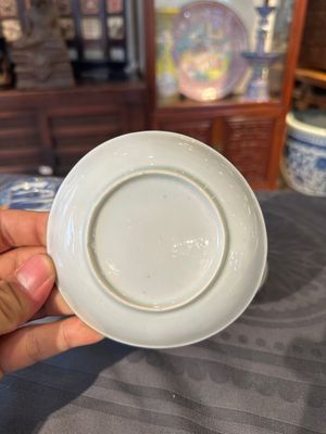 Treize soucoupes et douze tasses en porcelaine de Chine en bleu et blanc à décor figuratif, Kangxi/Yongzheng — photo 57