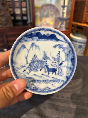 Treize soucoupes et douze tasses en porcelaine de Chine en bleu et blanc à décor figuratif, Kangxi/Yongzheng — photo 58