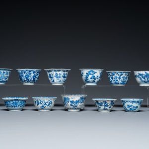 Treize tasses et soucoupes en porcelaine de Chine en bleu et blanc, Kangxi — photo 6