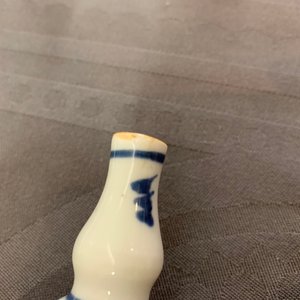 Treize vases miniatures en porcelaine de Chine bleu, blanc et famille vertre, Kangxi et après — photo 6