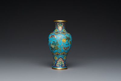 Très beau vase en émaux cloisonnés à fond turquoise, Chine, Qianlong