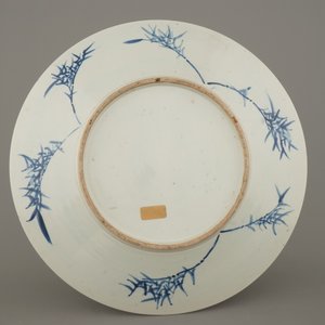 Très grand plat chinois doucai à décor neuf pêches', 19e — photo 3