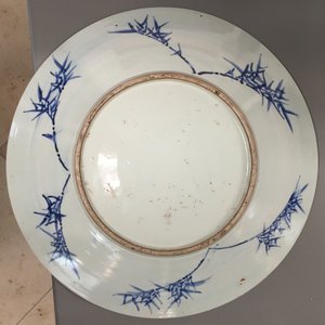 Très grand plat chinois doucai à décor neuf pêches', 19e — photo 5