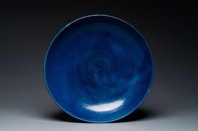 Très grand plat en porcelaine de Chine en bleu monochrome, Kangxi